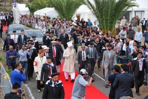 His Holiness ariving at the Taha Mosque.