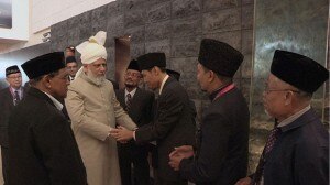 His Holiness greeted by dignataries on arrival in Singapore.