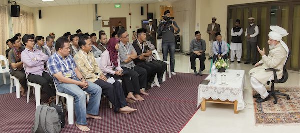 Journalists interviewing His Holiness.