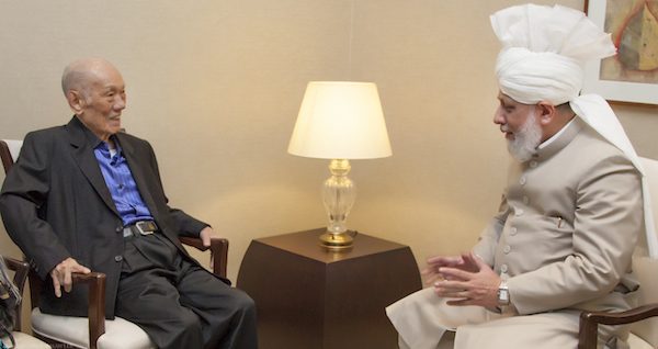 Mr. Lee Khoon Choy, who served as Ambassdor of Singapore to various countries, meeting His Holiness.