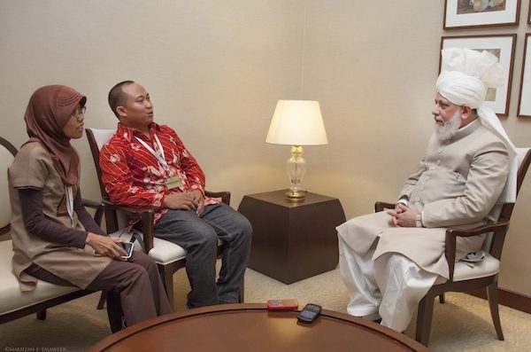 Journalists from Indonesia meet His Holiness.