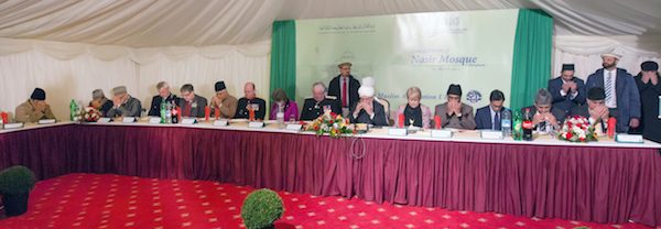 His Holiness leads the silent prayer at the conclusion of his keynote address.