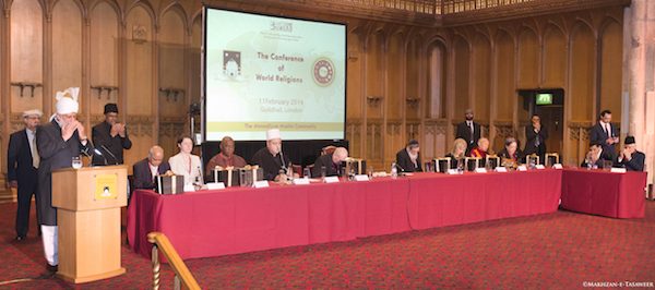 His Holiness concluded the Conference by leading in silent prayer.