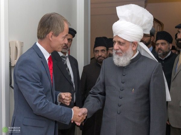 Harry van Bommel, Dutch Parliamentarian and Deputy Chairman of the Standing Committee for Foreign A airs, meeting His Holiness. © Makhzan-e-Tasaweer