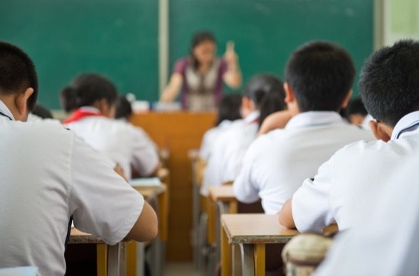 Students are easily in uenced in school and should be guided in the right way by their parents. © hxdbzxy | shutterstock.com