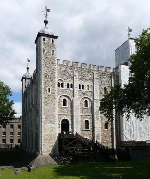 The Tower of London, originally begun by William the Conqueror to control London. (Accessed via Wiki Commons)