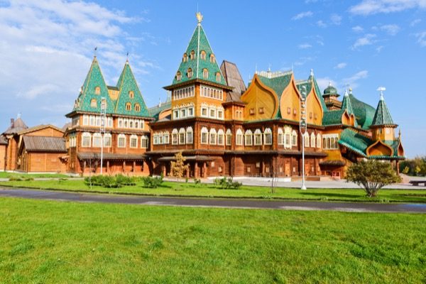 Property rights under communist rule allow the rich nobles to gain land and property and push the poor into more poverty. © Vitaly Raduntsev | Shutterstock.com