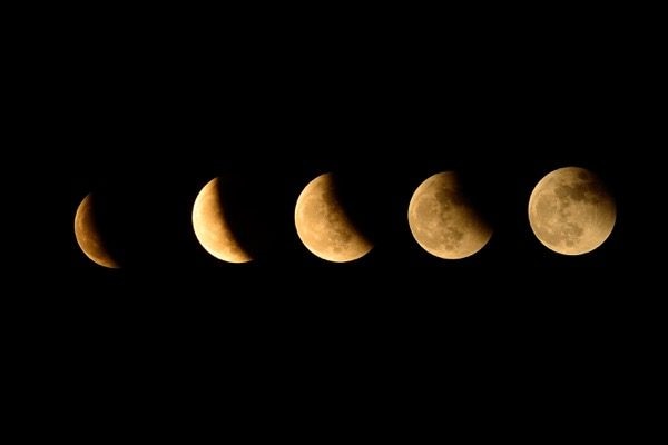 The stages of a lunar eclipse. Blood moons are total lunar eclipses. © Sarit Wuttisan | Shutterstock.com