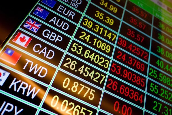 The banks and government manipulate the exchange rate system to suit their own needs. © Bankoo | Shutterstock.com