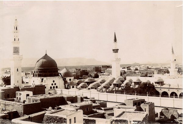 The prohibition of alcohol by the divinely- guided Holy Prophet of Islamsa caused a revolution in Madinah. Here, alcohol was immediately poured away in the streets and Muslims immediately abstained from its consumption. No secular campaign to ban alcohol has ever been as e ective. King Abdulaziz Public Library. (Accessed via Wiki Commons)