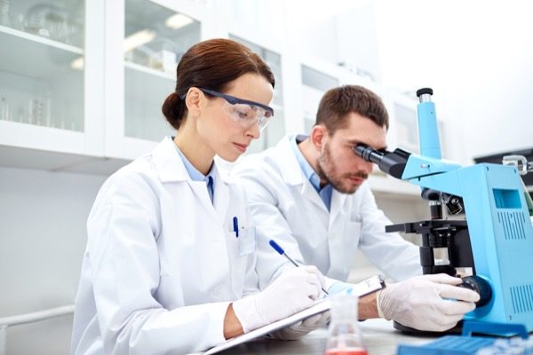 Hazrat Khalifatul Masih IIra predicted that if Russia didn’t start recognising those with intellectual and scienti c merits, it would lose those individuals to other countries who were willing to recognise their talents. Syda Productions | Shutterstock.com