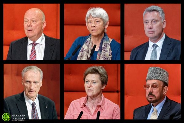  Various dignitaries attended the reception. Top row, from left to right: Mr. Jan Erik Messman, MP; Ms. Ulla Sandbaek, MP; Mr. Holger Schou Rasmussen, Mayor of Lolland. Bottom row: Mr. Bertel Haarder, Minister for Cultural A airs and Minister for Ecclesiastical A airs; Ms. Josephine Fock, MP; National President of the Ahmadiyya Muslim Community Denmark, Mr. Zakaria Khan.