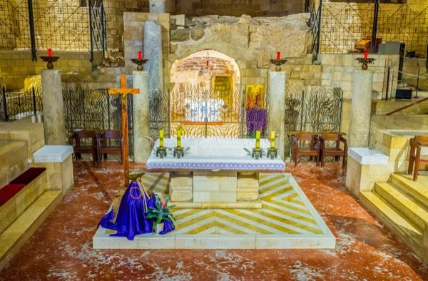 Maryra is held in very high regard in Christianity and the Islamic faith, not only for her role as the mother of Jesusas but also for her devotion to God, virtuous actions and pure nature. She is a role- model for millions of women and a central gure for religious devotees. © User eFesenko | shutterstock