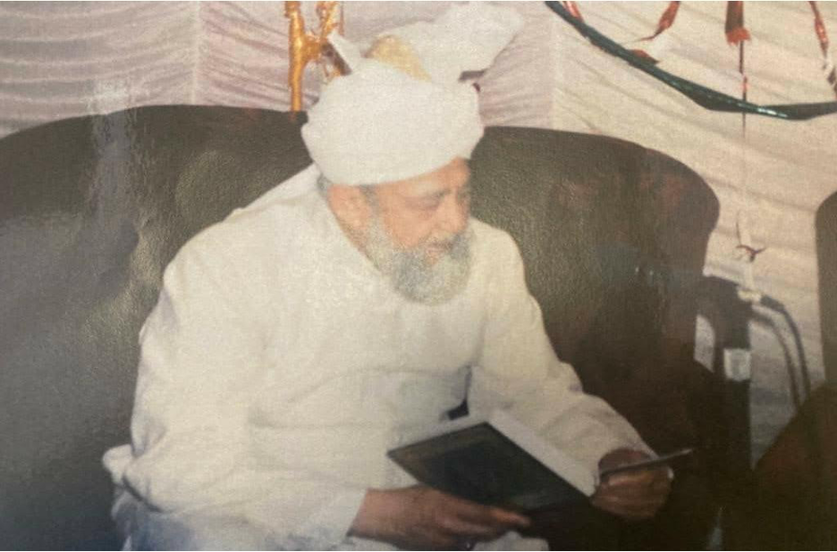 Hazrat Khalifatul Masih IV (rh) overseeing the Ameen Ceremonies of Christine Atkinson Sahiba and Rani Rasul Sahiba at the Wedding Reception of the author (Munavara Ghauri) in Hartlepool, July 1995