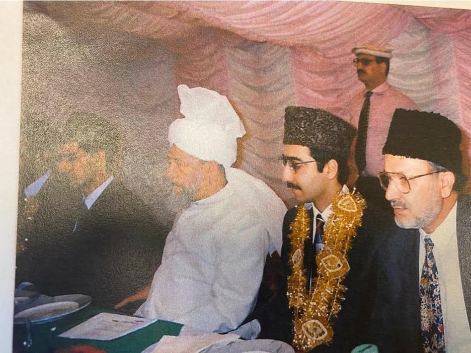The Wedding Reception of the author (Munavara Ghauri) and Walima Reception of her brother, Fareed Khan, Hartlepool, 1995. (L-R Fareed Khan, Hazrat Khalifatul Masih IV (rh), Dr Saboor Ghauri, Dr Hameed Khan)