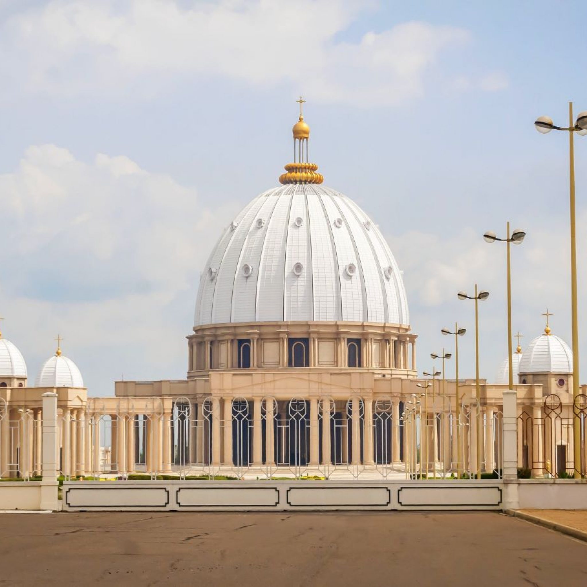 Places of Worship Yamoussoukro Basilica The Review of Religions