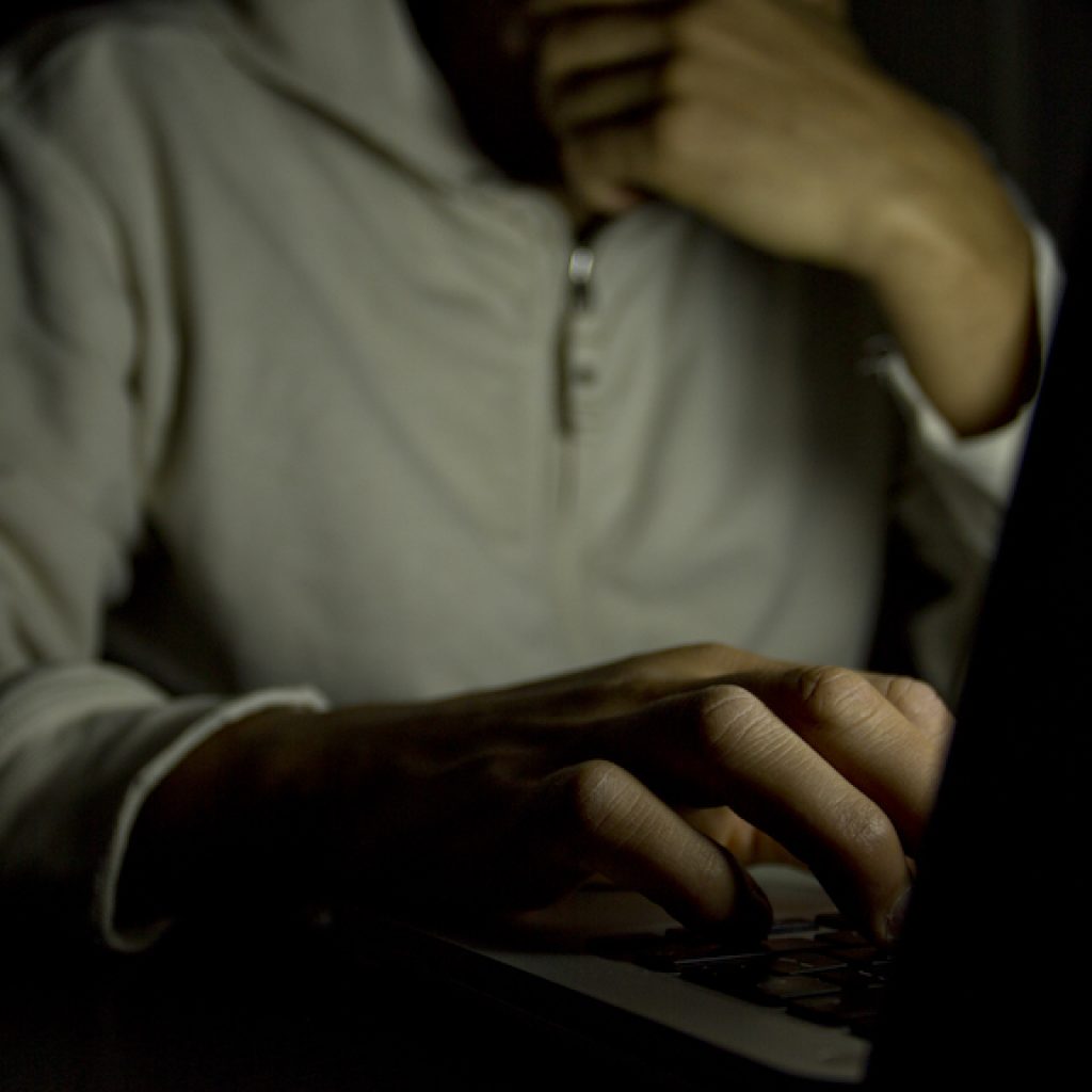 How Can We Maintain Righteousness in the Internet Era?