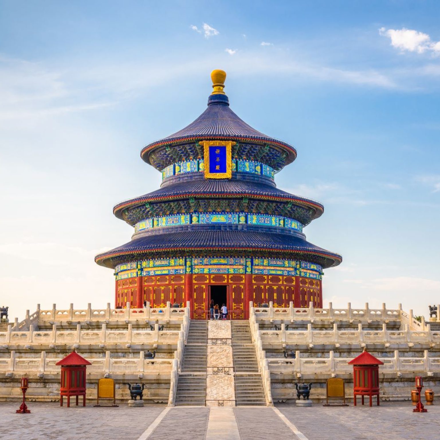 Запретный город гугун. Площадь небесного спокойствия тяньаньмэнь. Площадь тяньаньмынь пекин. Площадь тяньаньмэнь в пекине. Храм неба.