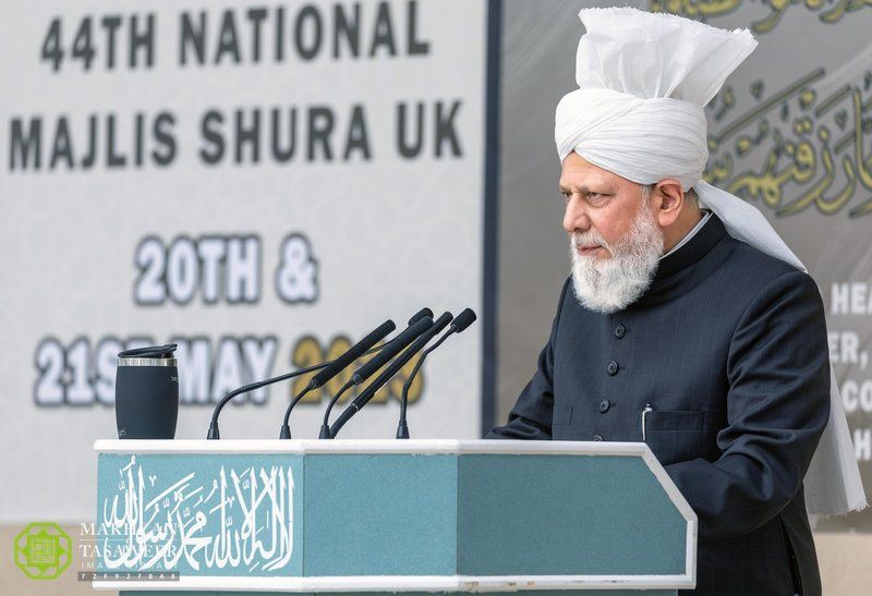 Emulating the Righteous Examples of the Companions