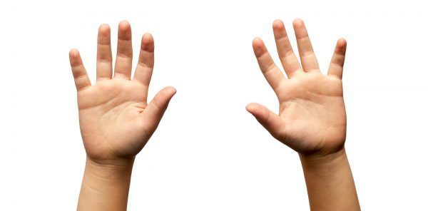 Should You Be Offended if a Muslim Doesn’t Offer You a Handshake?